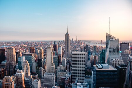 Cidade em tons de cinza 500x300